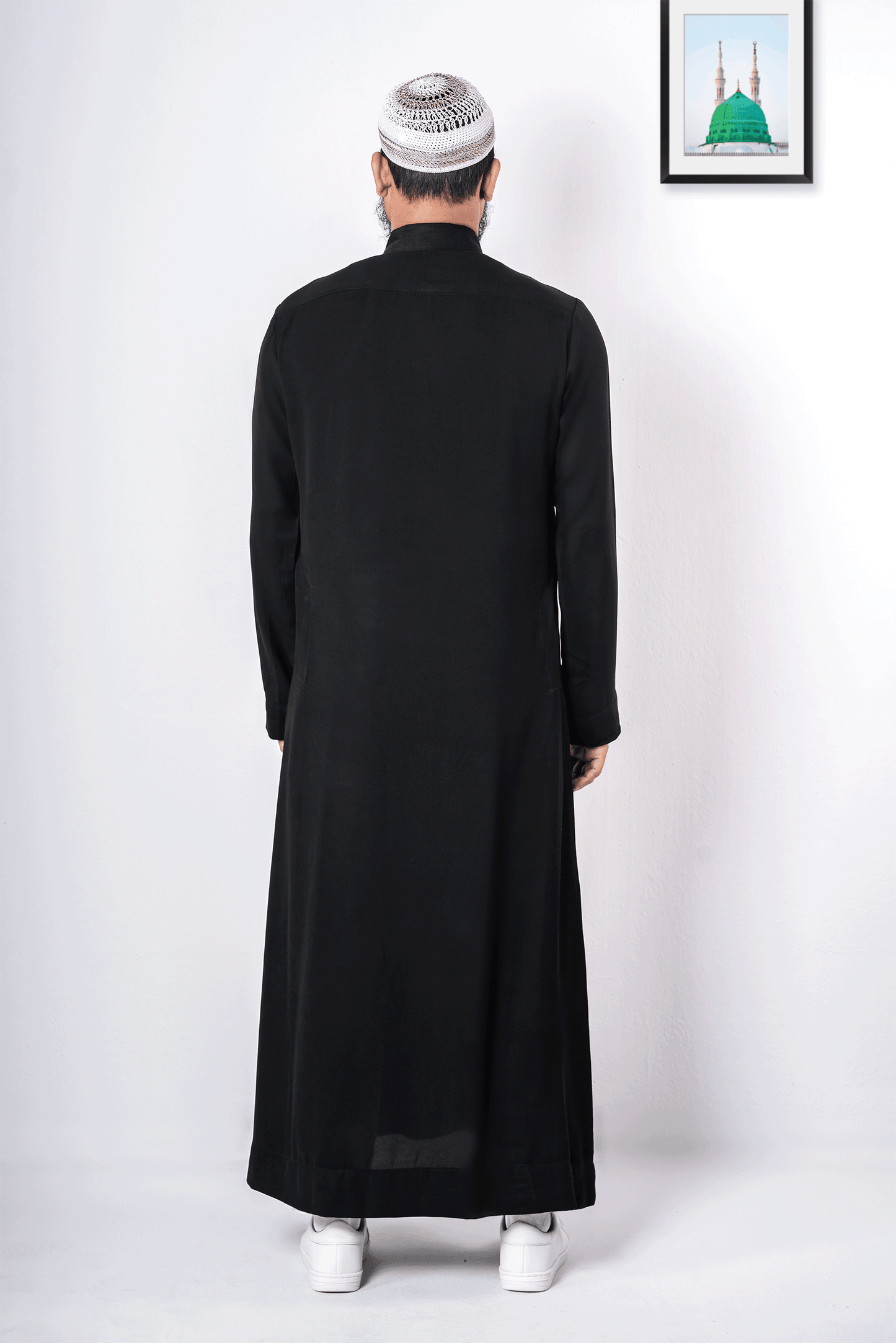 Classic black thobe | Saudi thobe for men - Sunaan