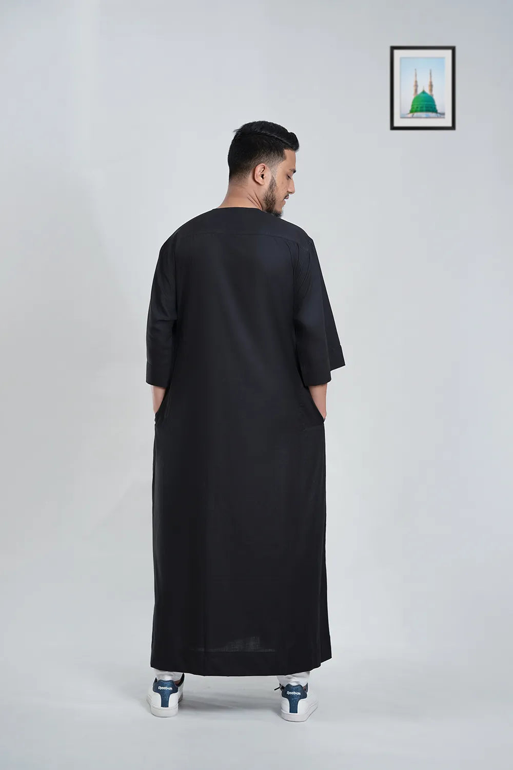 Moroccan-Inspired Thobe featuring Arabic Calligraphy Embroidery on the Short Sleeve Jalabiya