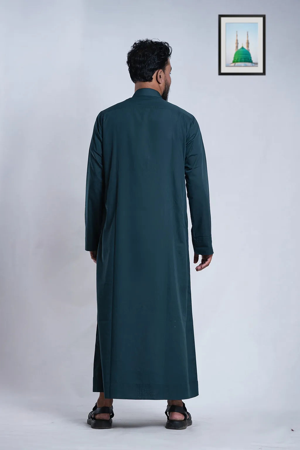 Men's Dark Green Thobe: Classic Saudi Dishdasha with Pocket on Chest