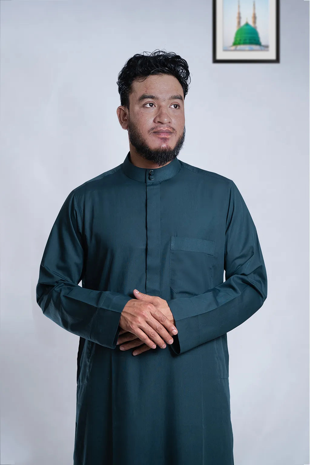 Men's Dark Green Thobe: Classic Saudi Dishdasha with Pocket on Chest