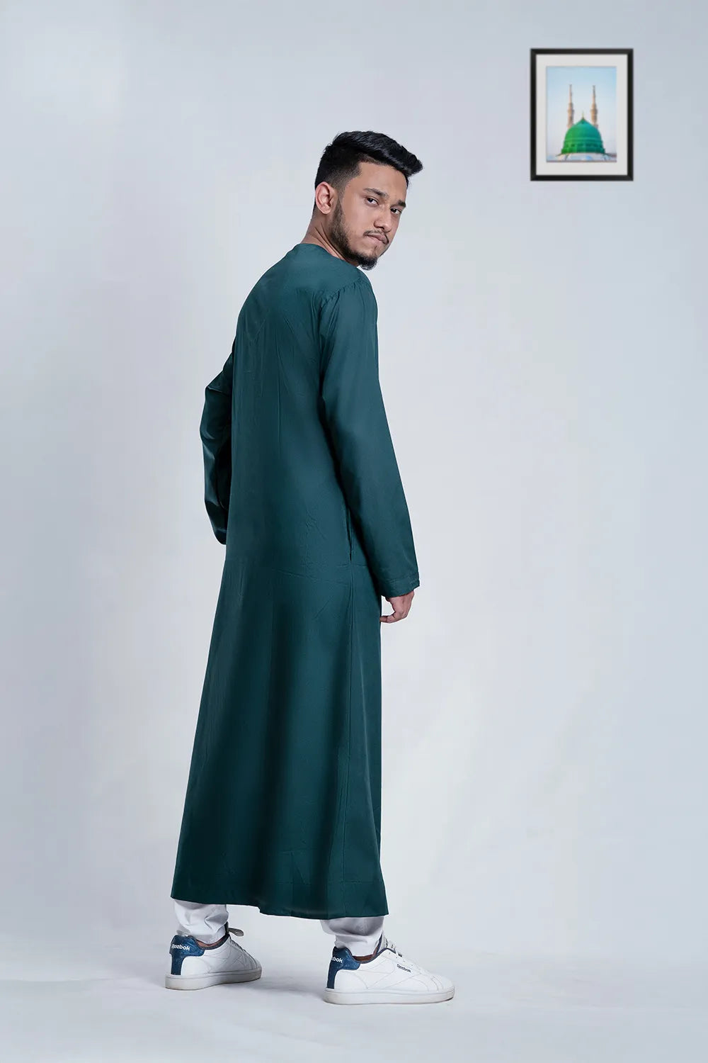 Kandura Thobe – Emirati & Omani Thobe Style with Green Thobe Option