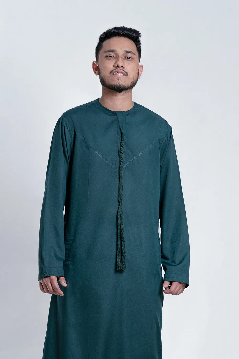 Kandura Thobe – Emirati & Omani Thobe Style with Green Thobe Option