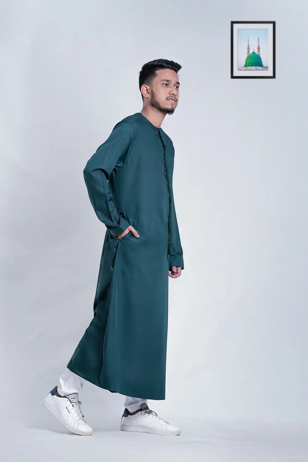 Kandura Thobe – Emirati & Omani Thobe Style with Green Thobe Option