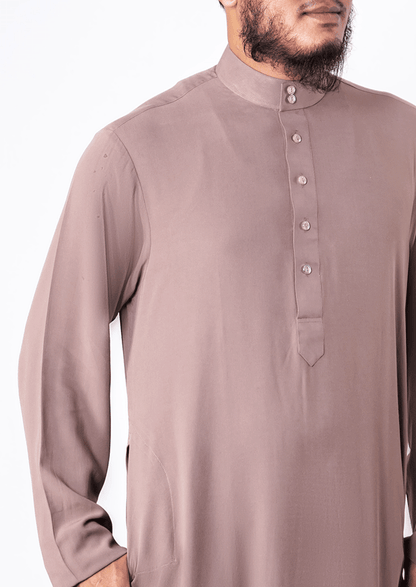 Classic light colored thobe | Saudi thobe for men - Sunaan