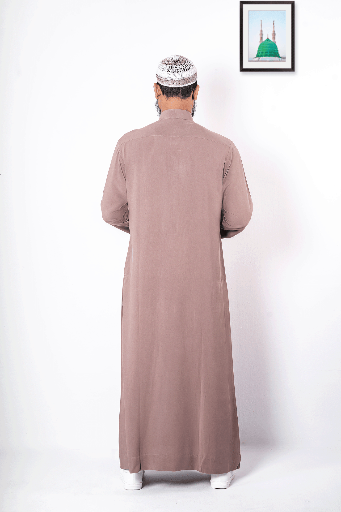 Classic light colored thobe | Saudi thobe for men - Sunaan