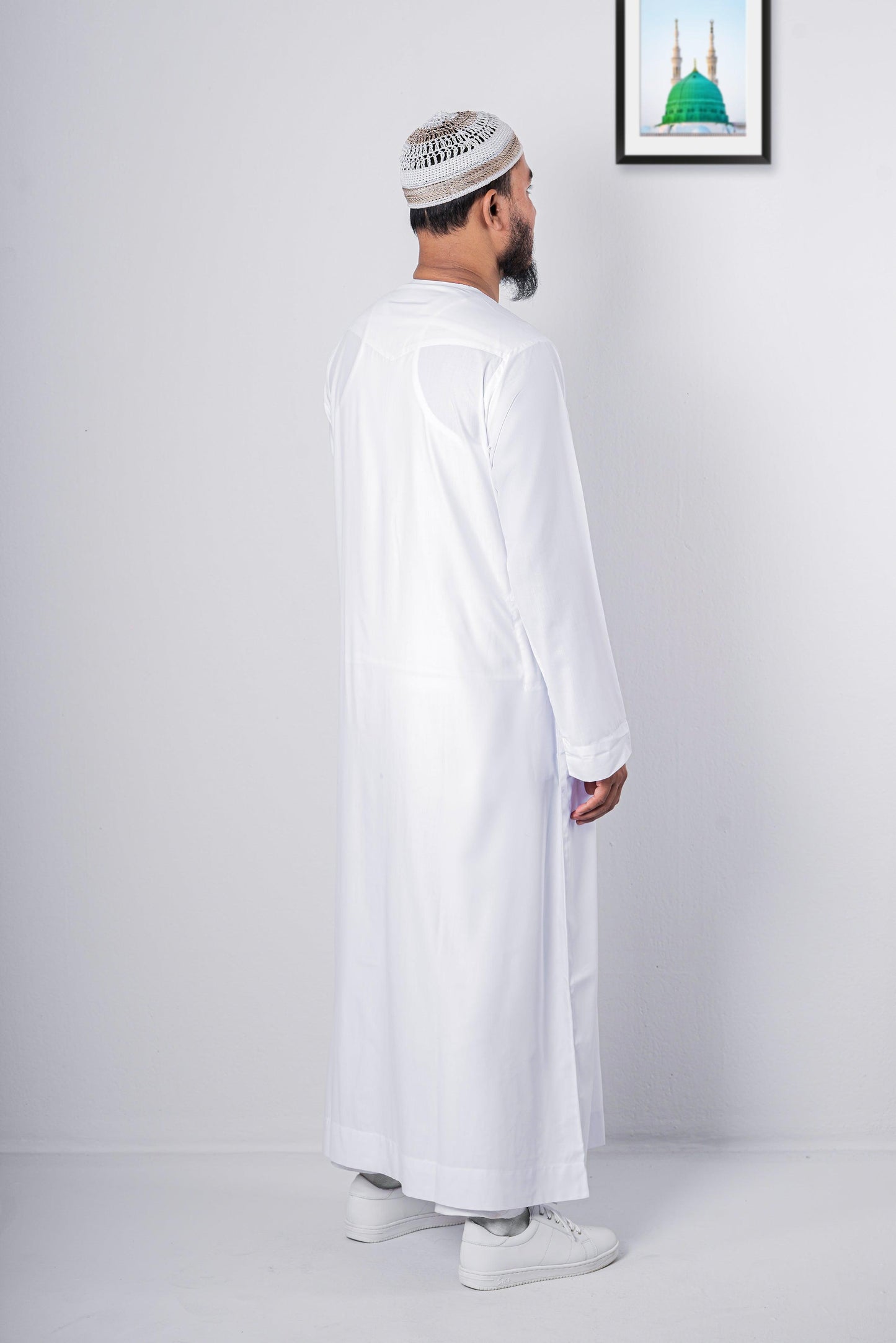 White Emirati thobe | Thobe for men | Modest Crew Neck jubba - Sunaan